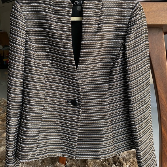 Elegant and classic blazer - Picture 2 of 2